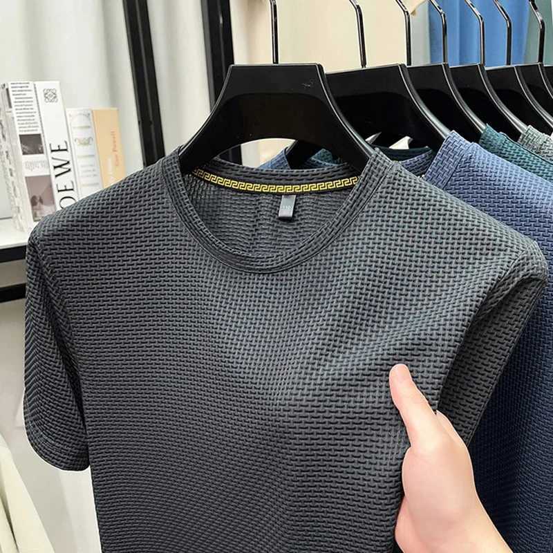 New Mens Casual and Fashionable Bone Flower Short Sleeved Round Neck T-shirt Breathable and Comfortable Summer Versatile Top Y250819