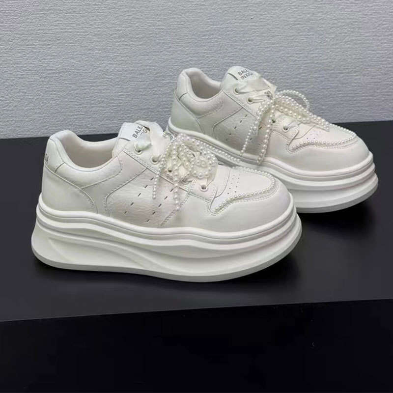 2025 Early Spring New Niche Pearl Design Versatile White Shoes Ins Thick Sole Genuine Leather Casual Sneakers for Women