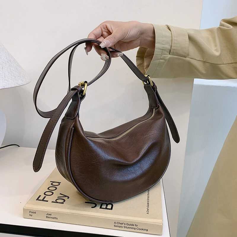 Versatile Womens oulder Bag Simple Faionable New Sle Dumpling aped Crossbody Bag High End Sensation Trendy Y250819