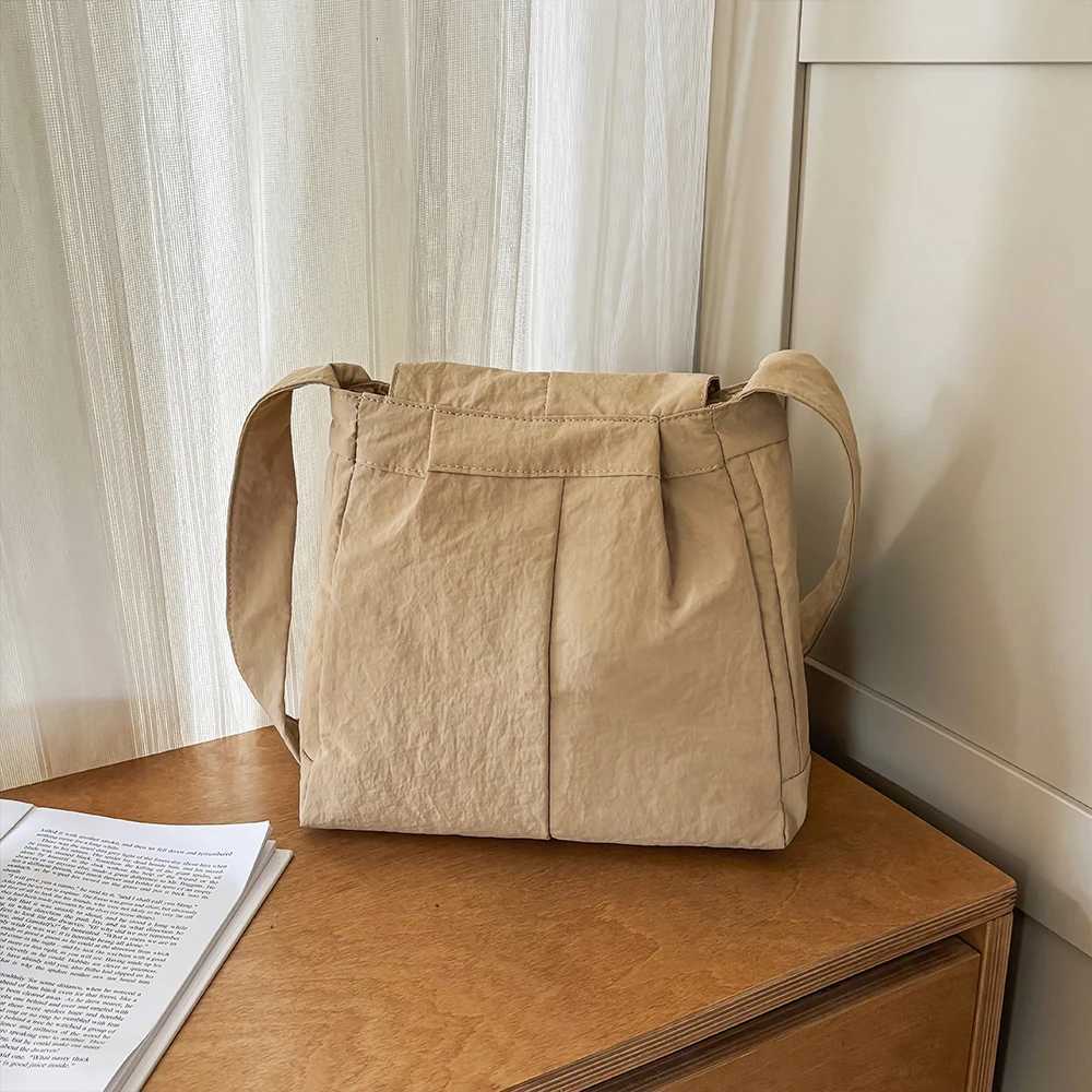 Flip Nylon Bag Daily Commuting Large Capacity Crossbody Bag New Casual Student Class Shoulder Bag Y250819