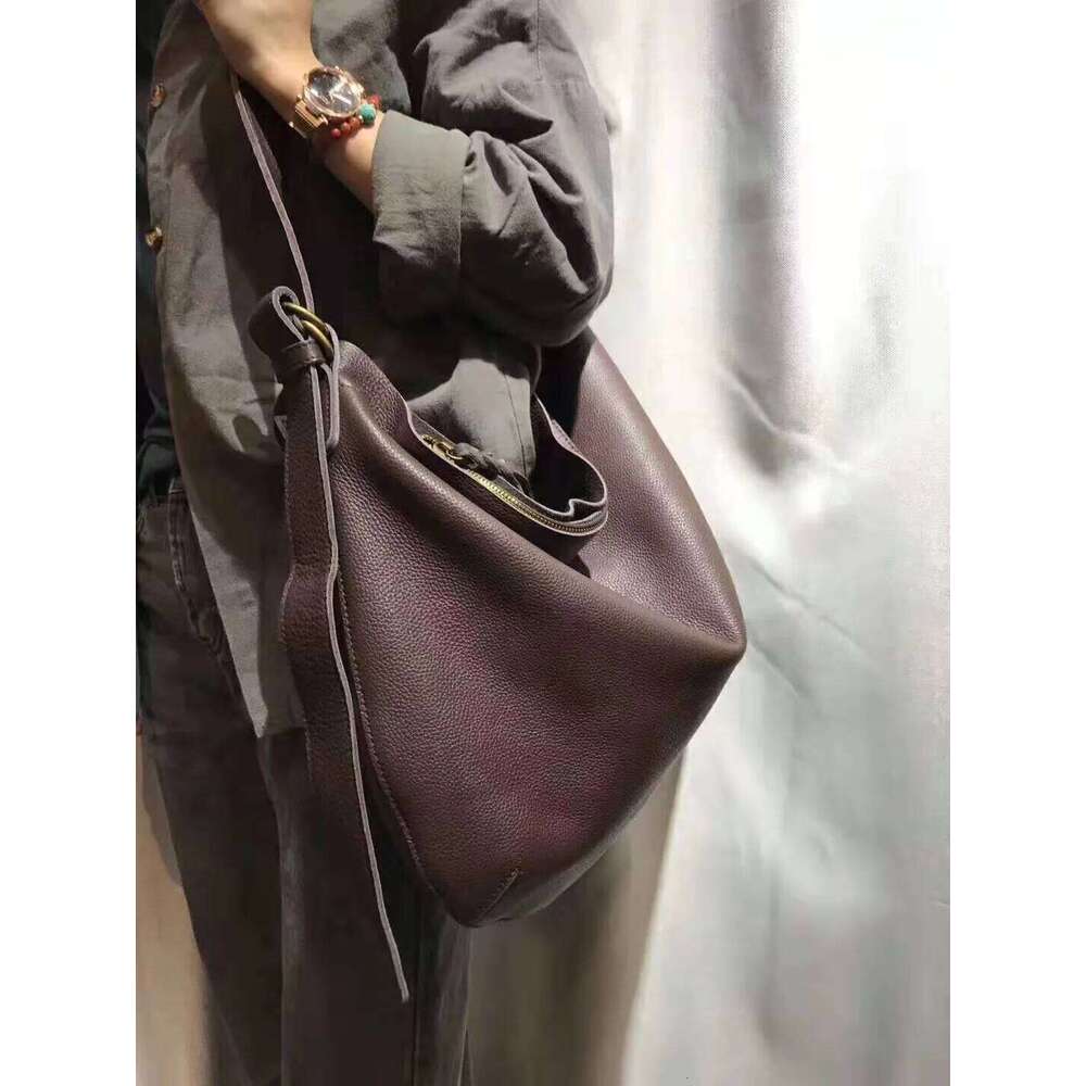 Ladies Genuine Leather First Layer Cowhide New Retro Art Personality Large Capacity Soft Leather Shoulder Messenger Bag