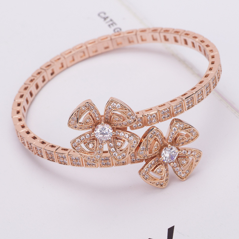 Designer Jewelry: New Eternal Petal Bracelet From Europe And America, Zircon Fashion Women's Jewelry Ring, Snake Bone Hollow Double Flower Access