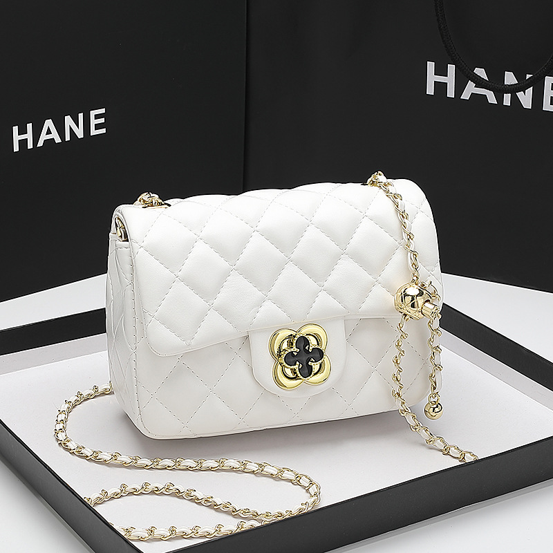 2025 new four-leaf clover square fat man small golden ball rhombus chain bag female Xiaoxiangfeng shoulder messenger bag versatile