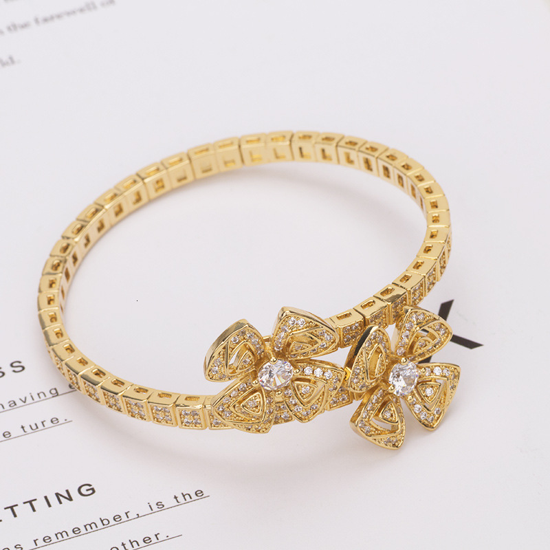 Designer Jewelry: New Eternal Petal Bracelet From Europe And America, Zircon Fashion Women's Jewelry Ring, Snake Bone Hollow Double Flower Access