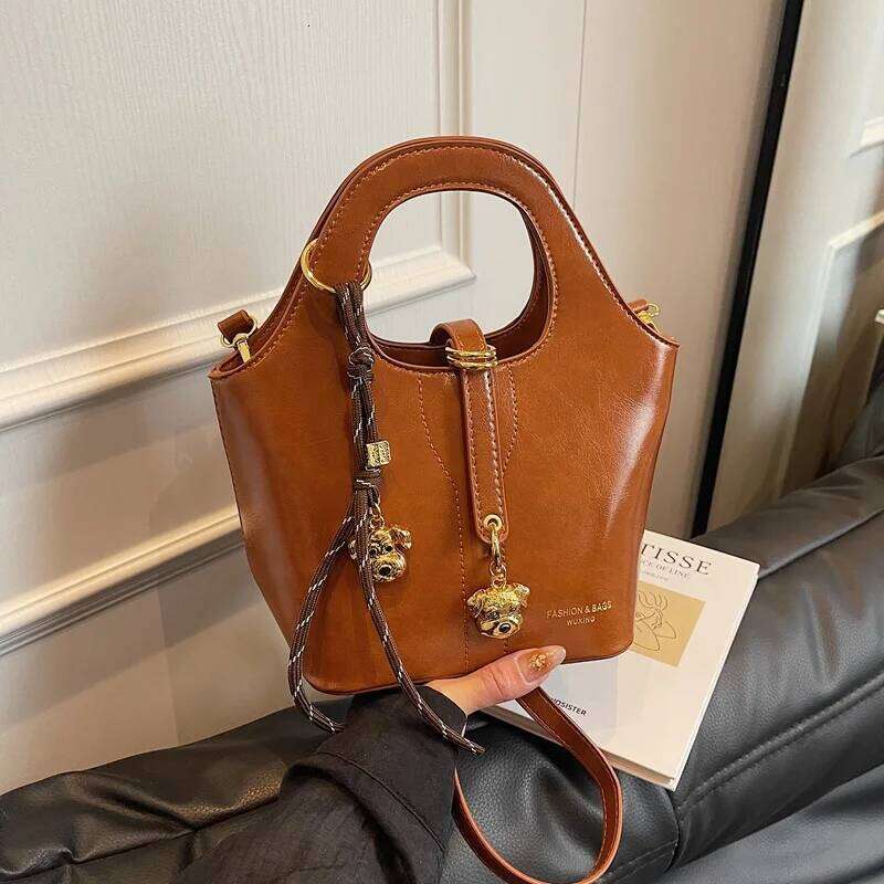 New Fashionable Handbag With Niche Design High End Water Bucket Bag Women S Korean Version Single Shoulder Crossbody Bag