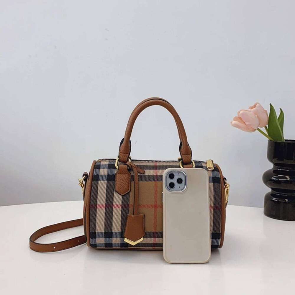 Classic Stripe Plaid Pattern Shoulder Bag PU Large Capacity Crossbody Tote Adjustable Strap Zip Closure Handbag For Daily Use