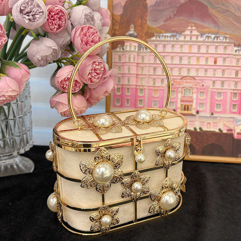 Hollow Silk Satin Metal Heavy Craft Vegetable Basket Bucket Bag Banquet Flower Handheld Crossbody Bag