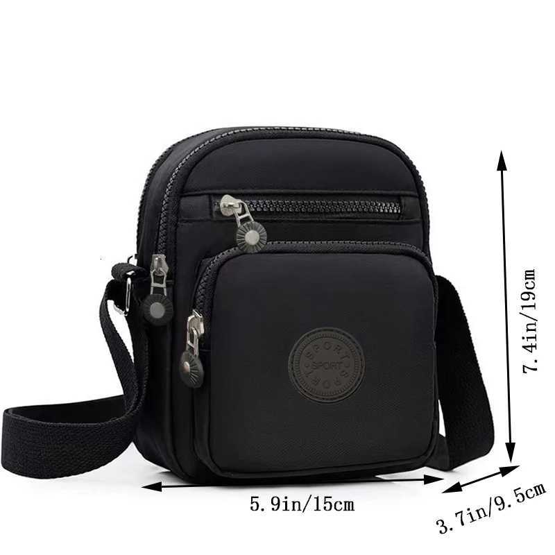 The neutral color tote bag with a single shoulder strap and round design is suitable for travel and photography. Y250819