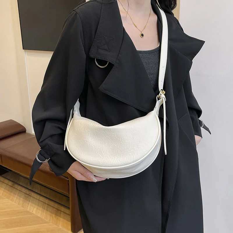 Versatile Womens oulder Bag Simple Faionable New Sle Dumpling aped Crossbody Bag High End Sensation Trendy Y250819
