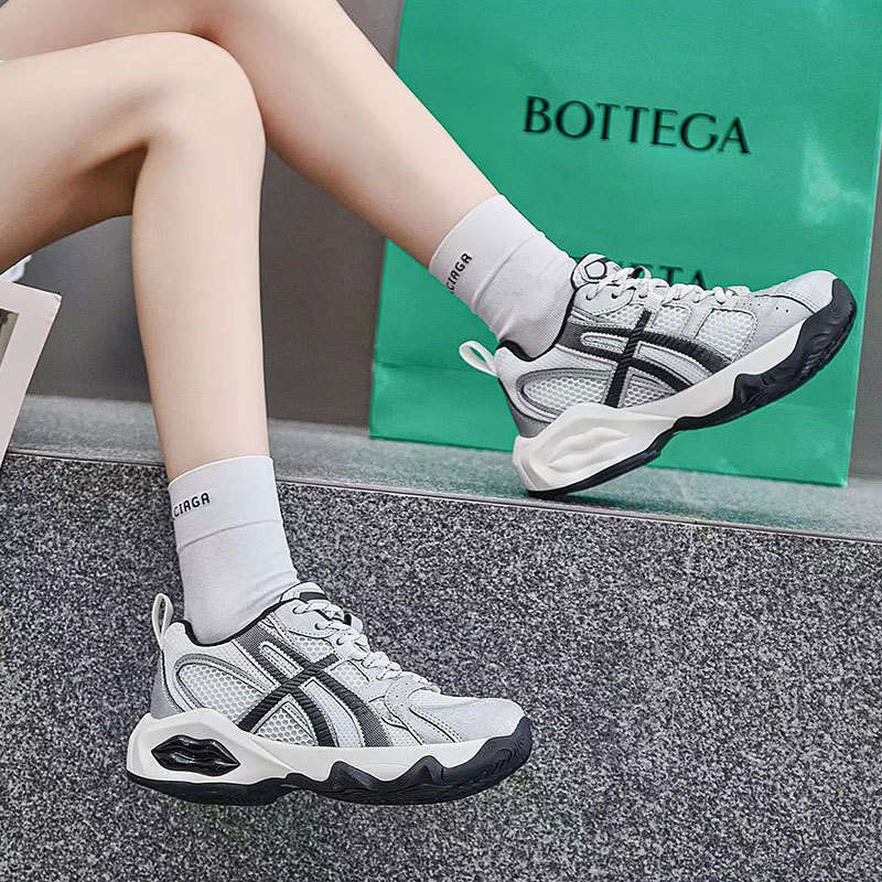 2025 Summer New Breathable Thick-Soled Height-Increasing Dad Shoes for Women with Slanted Toe Mesh Smiley Face Design Versatile Sneakers Ins