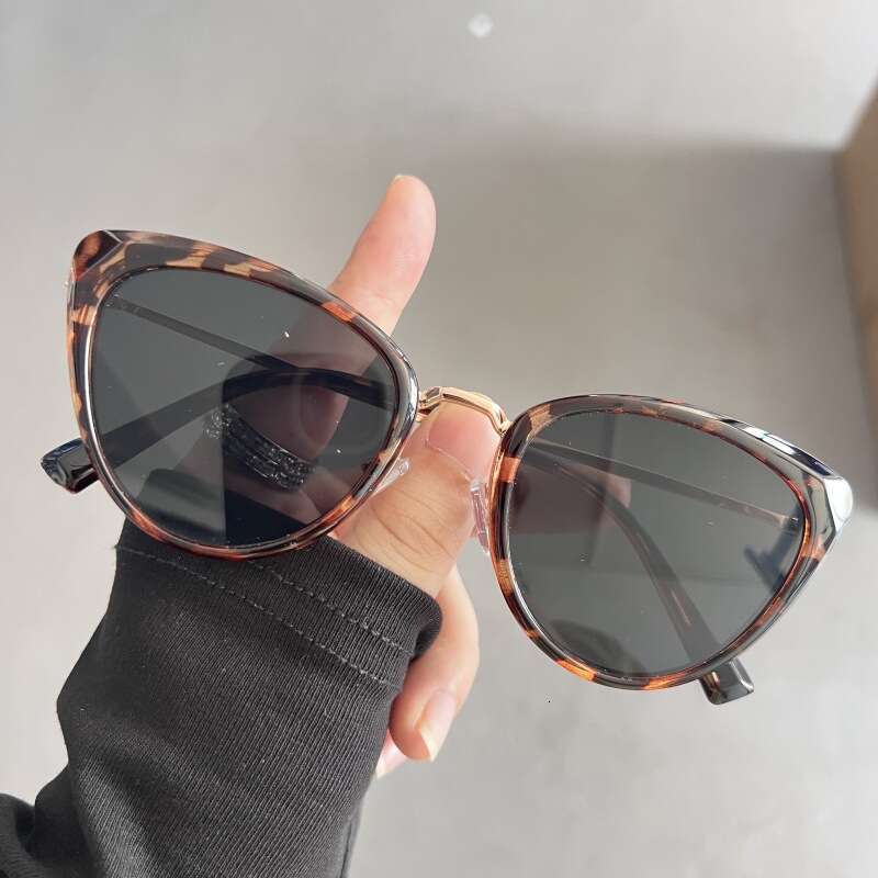 2025 New American Style Designer Cat Eye Women Trendy Metal Sunglasses for Men High-end Sunshade
