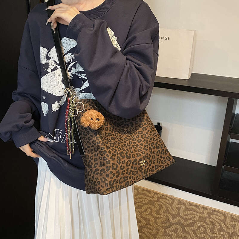 and Autumn Trendy Large Capacity for Women 2025 New Versatile Designer Bags Crossbody Commuter Shoulder Bucket Bag