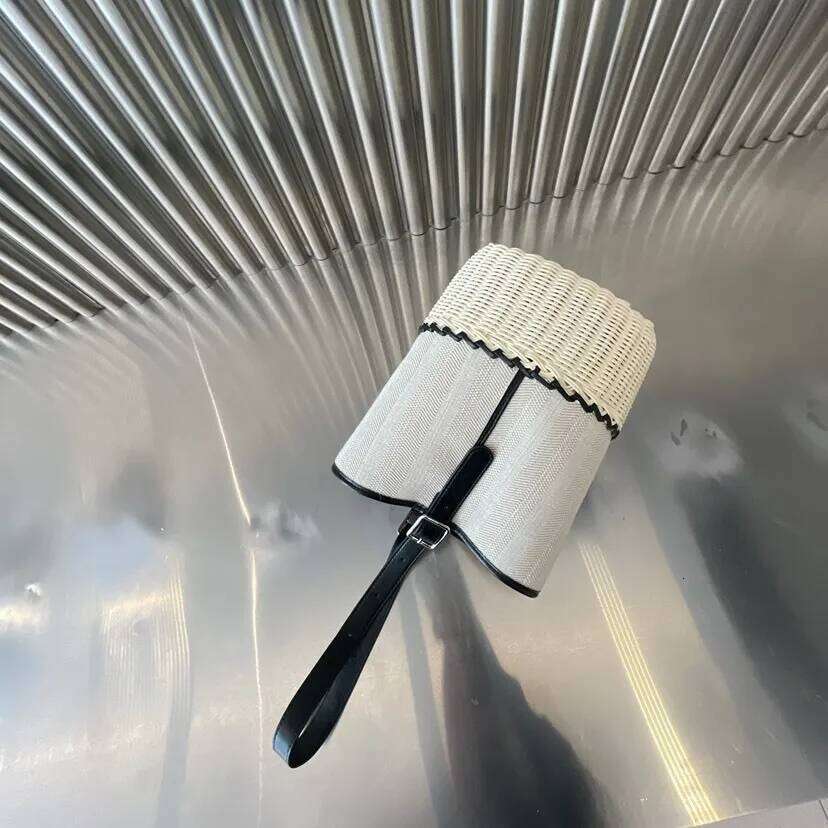 NEW Vacation Style Leather Splicing Handmade Designer Bag Summer 2025 Beach Handbags Crossbody Large Bucket Womens Bags