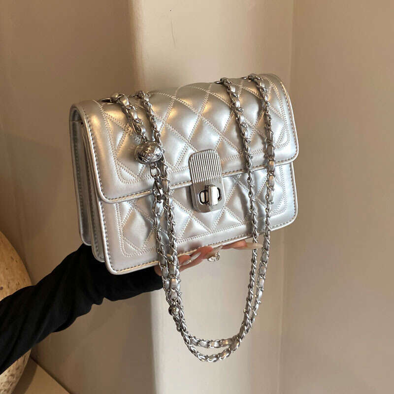 Designer Trendy Chain 2025 Summer New Fashion Simple Quilted Stylish Bags Design Small Square Crossbody Bag for Women
