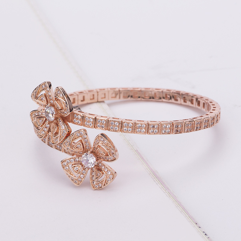 Designer Jewelry: New Eternal Petal Bracelet From Europe And America, Zircon Fashion Women's Jewelry Ring, Snake Bone Hollow Double Flower Access