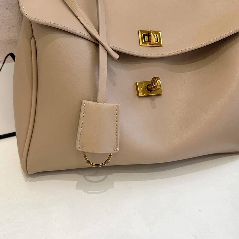 Autumn New Women s Crossbody Ba Soft Leather Solid Color Lare Capacity Shoppin Handba Desiner Handba Autumn New Desiner Ba Temperament Commutin Tote