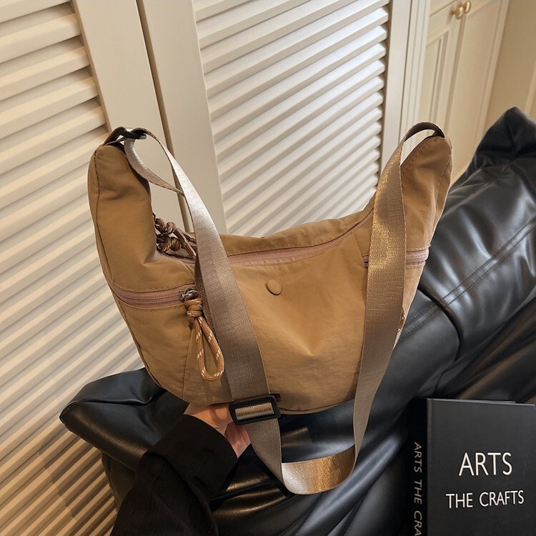 2025 Autumn Women's Dumpling Bun New Cow Horn Bun Women's Shoulder Bun Fitness Bag Sports Bag Waterproof Yoga Bag Women's Crossbody Bag