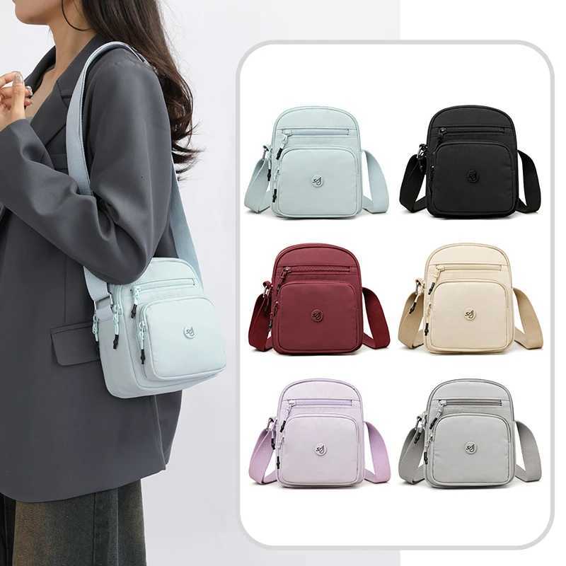 Minimalist Style Lightweight Drawstring Canvas Small Bag Versatile Mini Single-Shoulder Crossbody Coin Purse for Mobile Phones Y250819