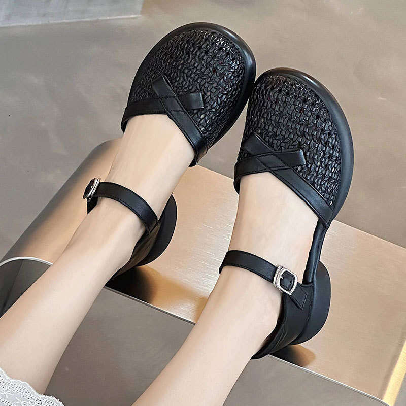 Mom's French Style Thick-Soled Closed-Toe Sandals for Women, Summer New Thick Heel One-Strap Mid-Heel Comfortable Women's Shoes
