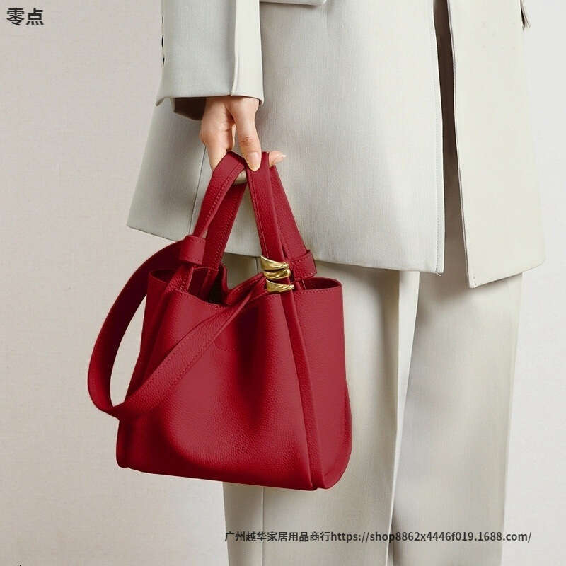 Red Handheld Bride Wedding Bucket for Women 2025 New Commuter Shoulder Crossbody Bag High-end Niche