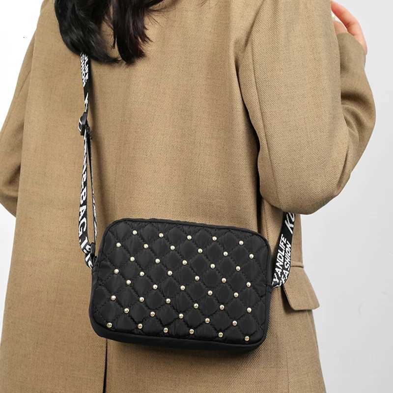 Neutral style bag for men and women with a cross-body design suitable for travel and photography. Made of nylon material. Y250819