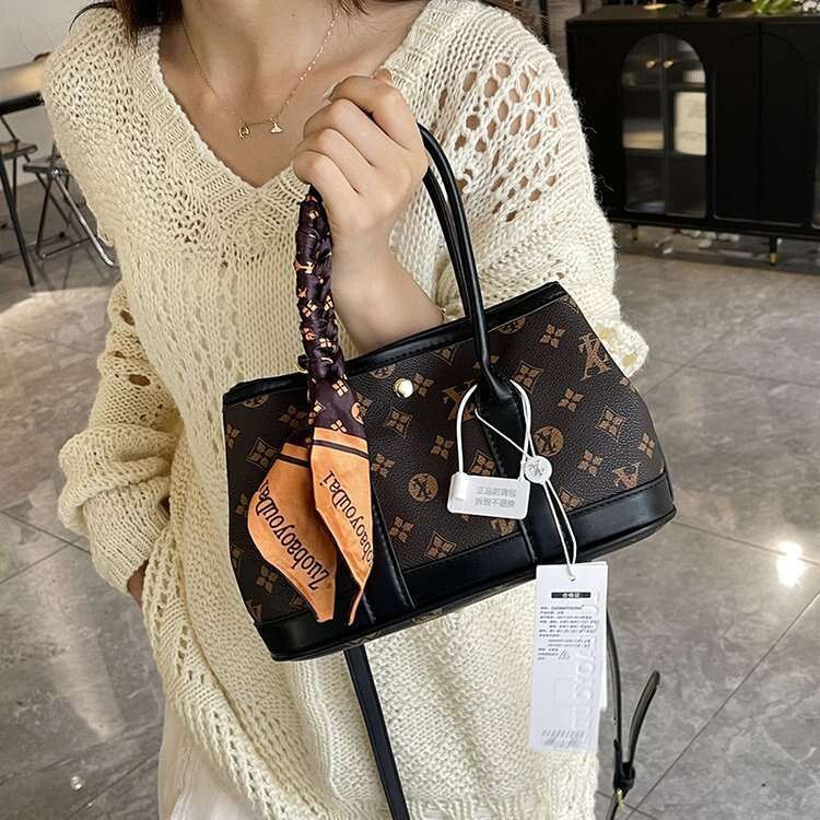 Large Capacity Designer Tote Shoulder Bags for Women 2025 New Fashion Letter Printed Crossbody Large Bag Single Handbag with Scarf