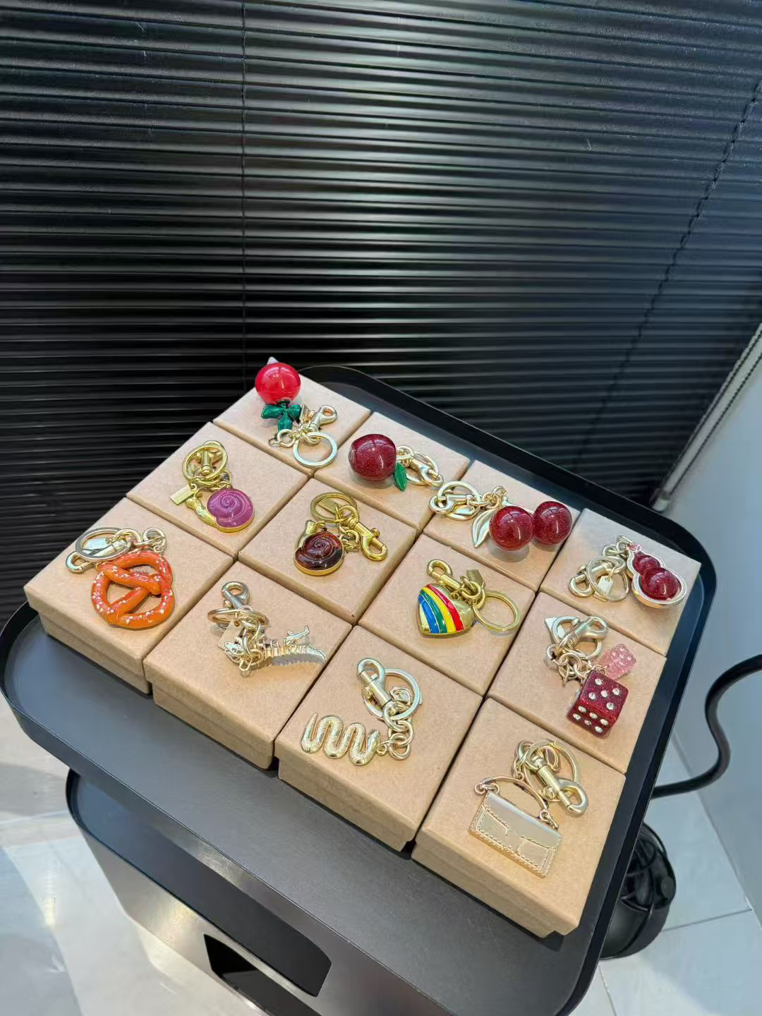 Keychains Lanyards Fashion Bag Charm Luxury for Women cute bag charms fruit Classic Pendant chain Fashion Key Rings quality Refreshing Style key chain Lanyards