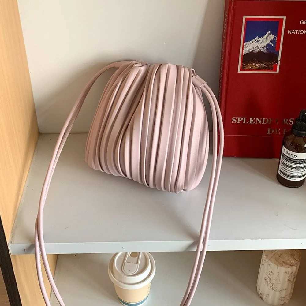 New Fashion PU Leather Crossbody Bag Versatile Use Inner Insert Pocket Shoulder Bag Elegant Pleated Square Bag for Women Y250819
