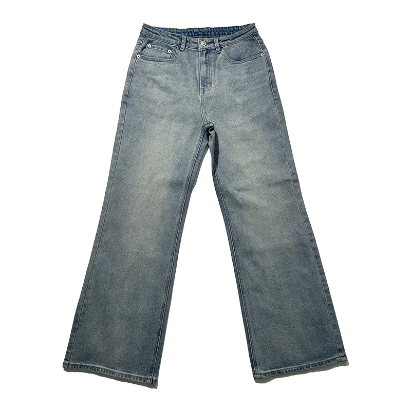 Trendy Loose Fit Light Blue Jeans: Perfect Outfit Choice for a Chilled Season - 2352