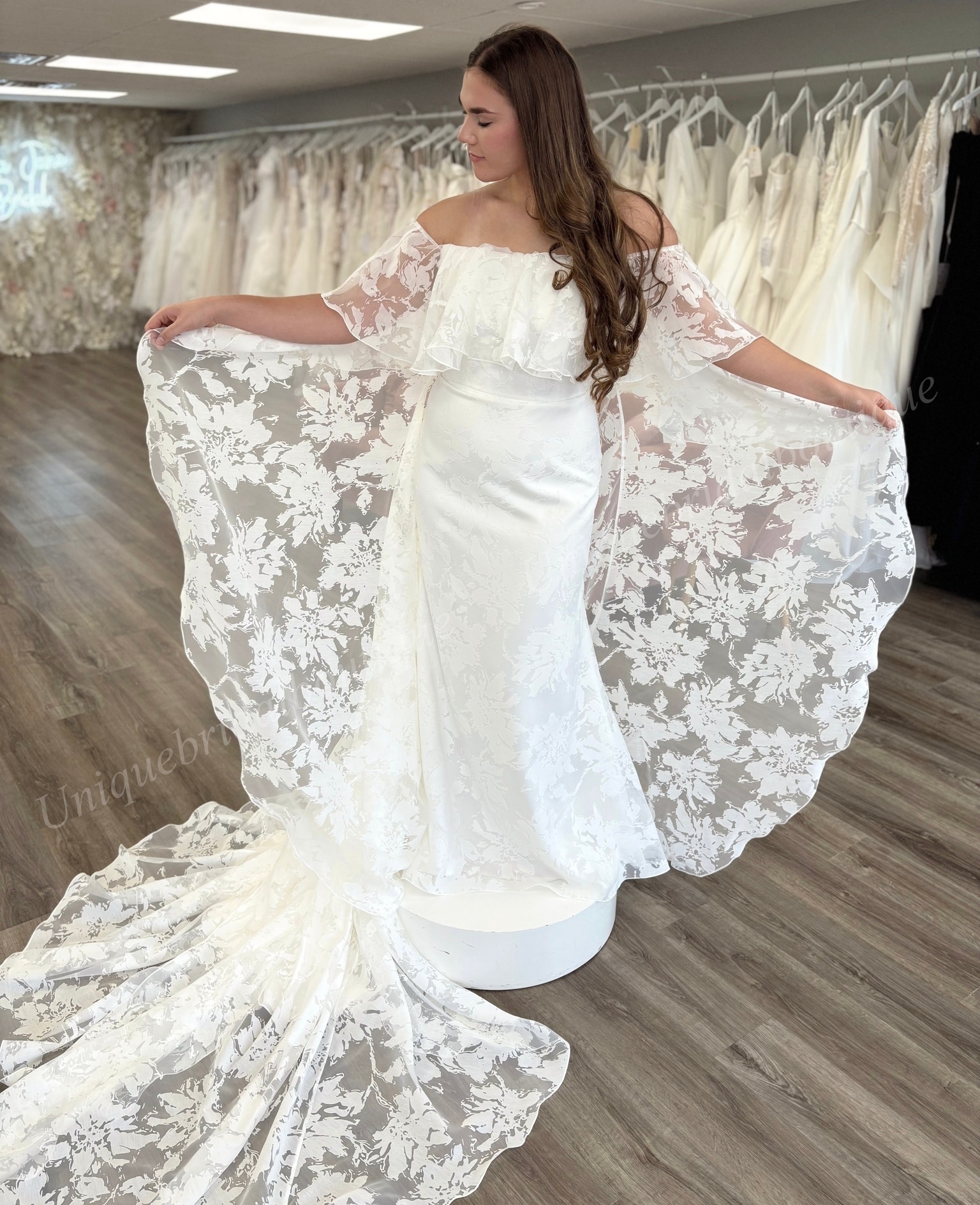 Fit and Flare Wedding Dress 2026 Detachable Cape Wrap Bridal Ceremony Photo Reception Engagement Gown Garden vestidos de novia Strapless Organza Jacqu