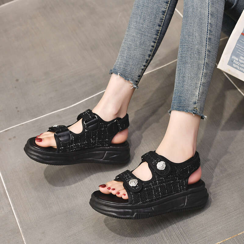 2023 Summer Shoes Beach Casual Party Fashion Versatile Thick-Soled Sandals Women's Factory Direct