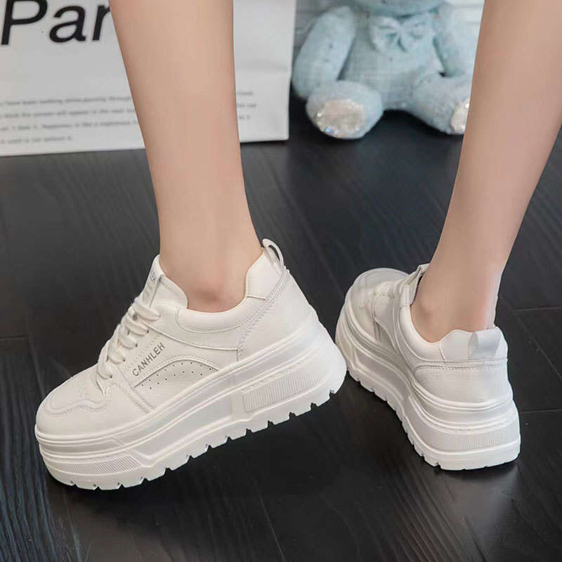 Genuine Leather White Sneakers for Women Korean Version 2025 Summer Autumn New Versatile Height Increase 5cm Soft Sole Lightweight Pair with Dress