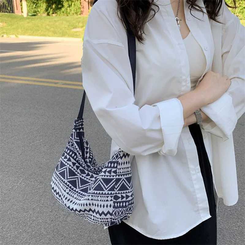 Women Designer Shoulder Bag Vintage Crossbody Bag Large Capacity Handbag Pockets Hobo Bag All-Match Fabric Messenger Bag Y250819