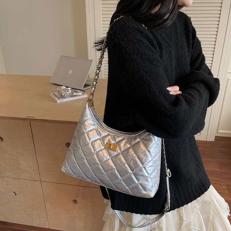 2025 Summer New Diamond Pattern Chanel Style Chain Shoulder Women's Fashion Simple Underarm Commuter Tote Bag