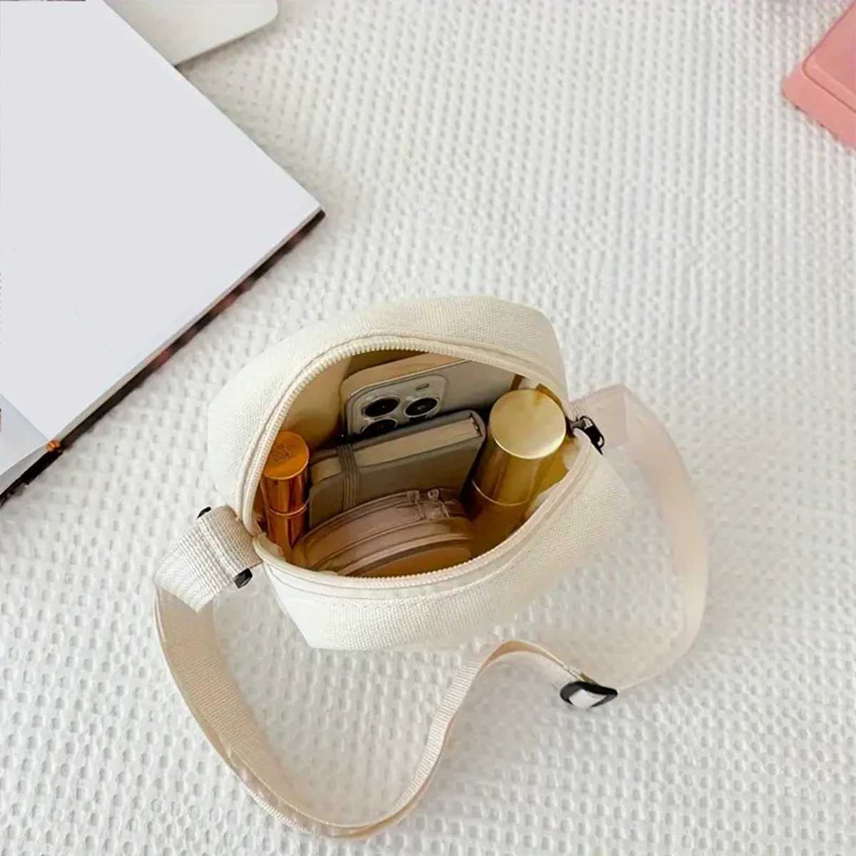 A new trendy cute and fresh white crossbody small bag for women especially suitable for female students and . Its a vers Y250819