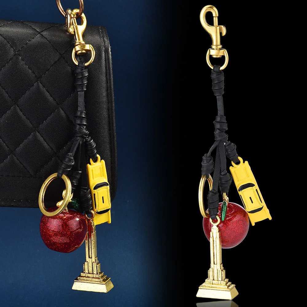 Fashionable ple Tower Car Keychain Bag Pendant Exquisite Accessories XJ250820