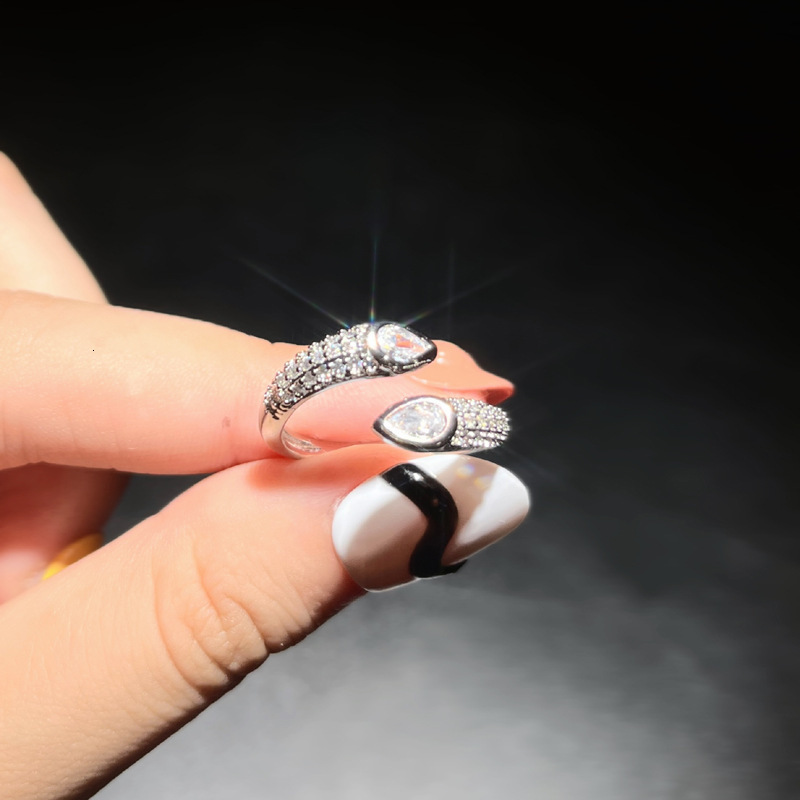 The 2025 New Designer Jewelry Women's Hip-hop Open Ring Is Set With A Luxurious And Classic Outdoor Zircon Gold And Silver Ring Jewelry