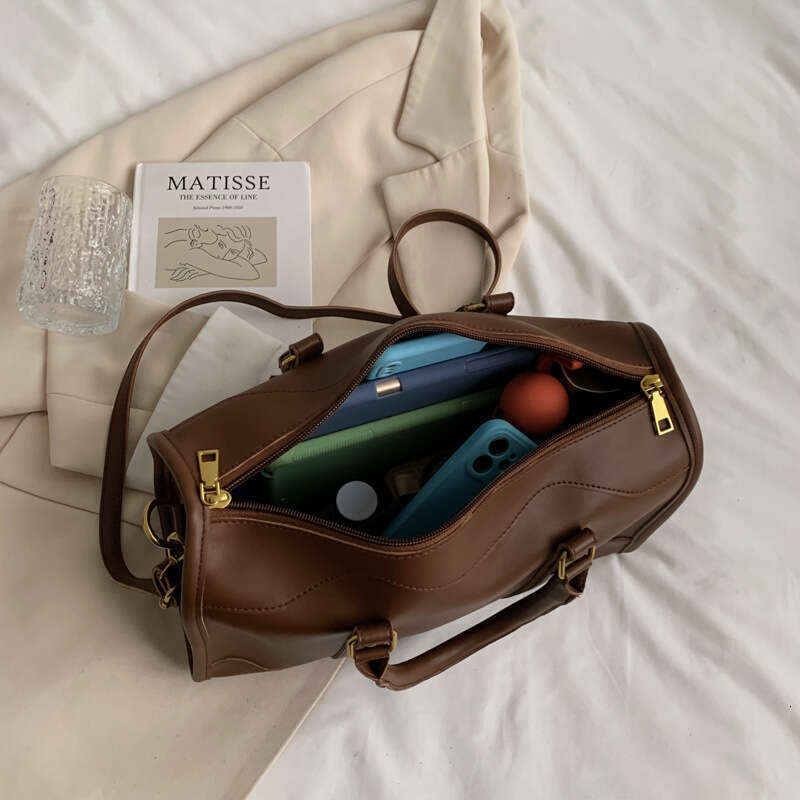 Large Capacity Versatile Crossbody for Women 2025 Early Spring Fashion Designer Travel Business Handbag Bags Commuter Shoulder Bag