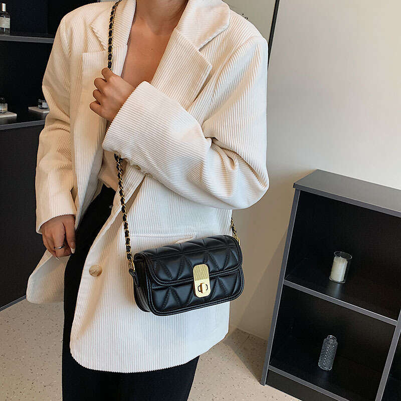 Fashion INS Small for Women 2025 New Stylish Embroidery Texture Shoulder Chain Designer Bags Crossbody Bag