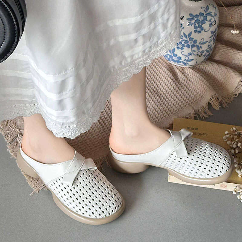 Mom's French Style Thick-Soled Closed-Toe Sandals for Women, Summer New Thick Heel One-Strap Mid-Heel Comfortable Women's Shoes