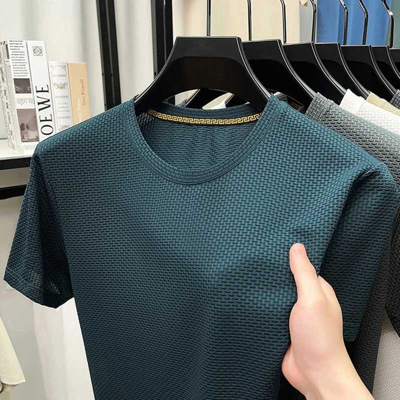 New Mens Casual and Fashionable Bone Flower Short Sleeved Round Neck T-shirt Breathable and Comfortable Summer Versatile Top Y250819