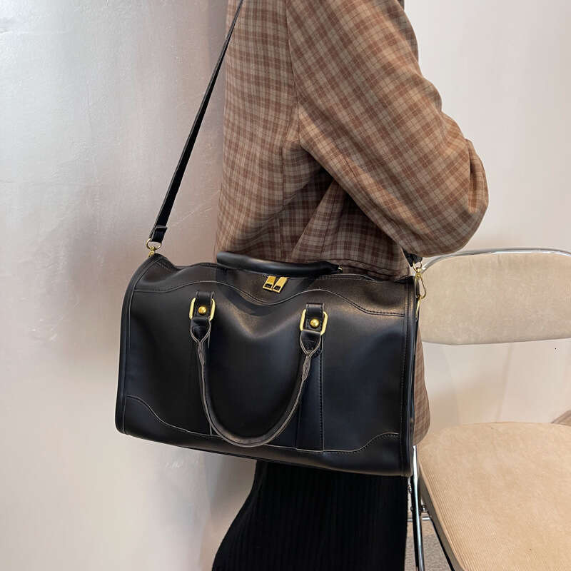 Large Capacity Versatile Crossbody for Women 2025 Early Spring Fashion Designer Travel Business Handbag Bags Commuter Shoulder Bag