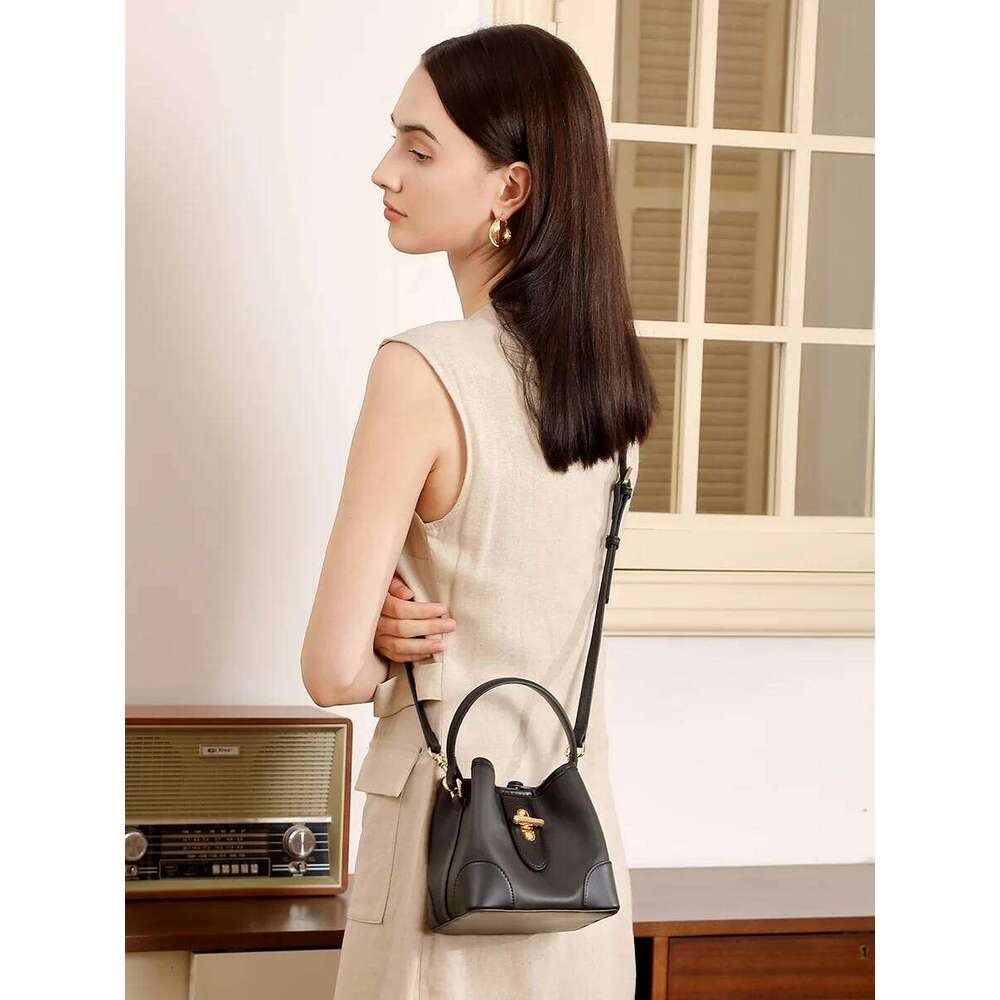Designer Bags Popular Fashion Designer Women's Crossbody Bag Genuine Leather Handle Bag Lock Buckle Small Bucket Cowhide Shoulder Bags Luxury Bag