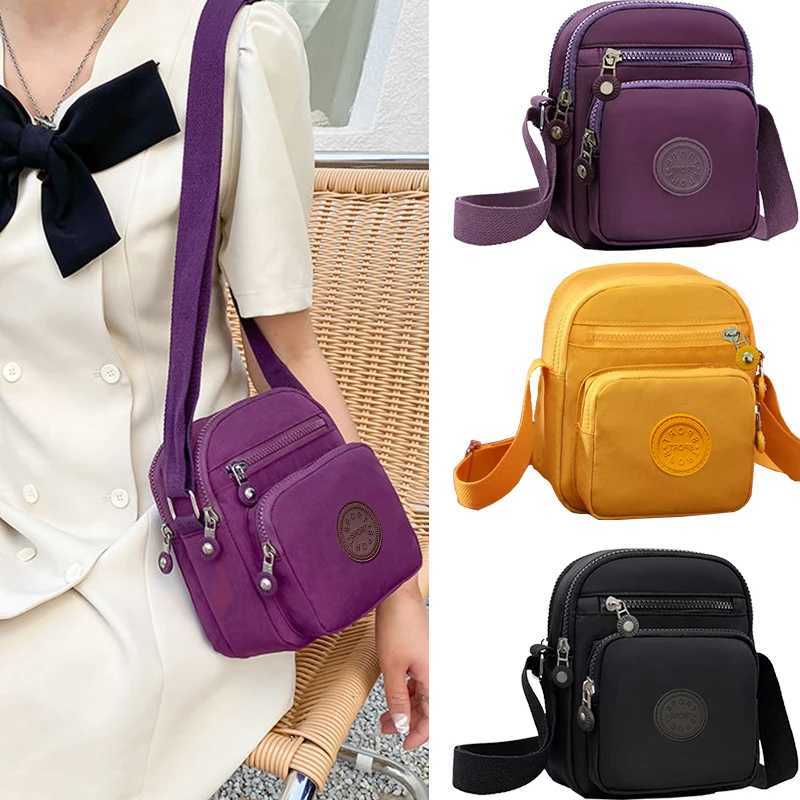 The neutral color tote bag with a single shoulder strap and round design is suitable for travel and photography. Y250819