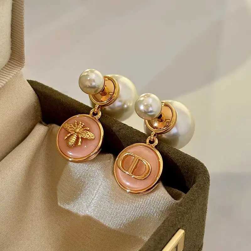 Light Luxury Style Creative Niche Design Earrings Pearl Pink Oil-Drip Letter Bee Earrings and Stud Earrings Y250820