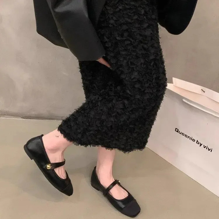 Women Flat Shoes Fashionable and Versatile Square Toe French Mary Jane Shoes Women New Summer Soft Soled Beanie Shoes 250820