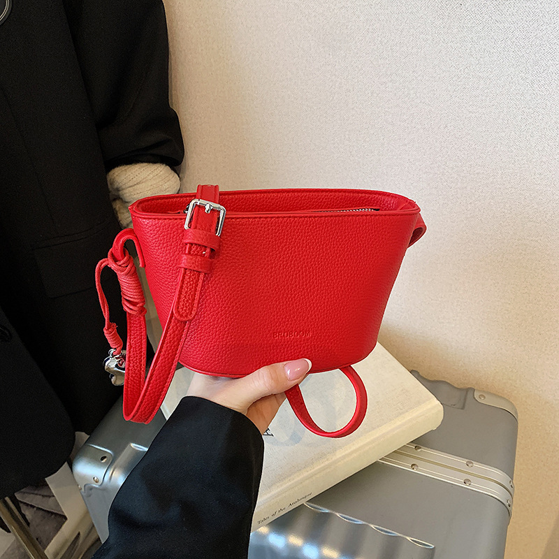 2025 Autumn Fashion Yuanbao Bag Fashion Single Shoulder Crossbody Bag Small Boat Bag Mini Women's Small Bag Women's Crossbody Bag Designer B