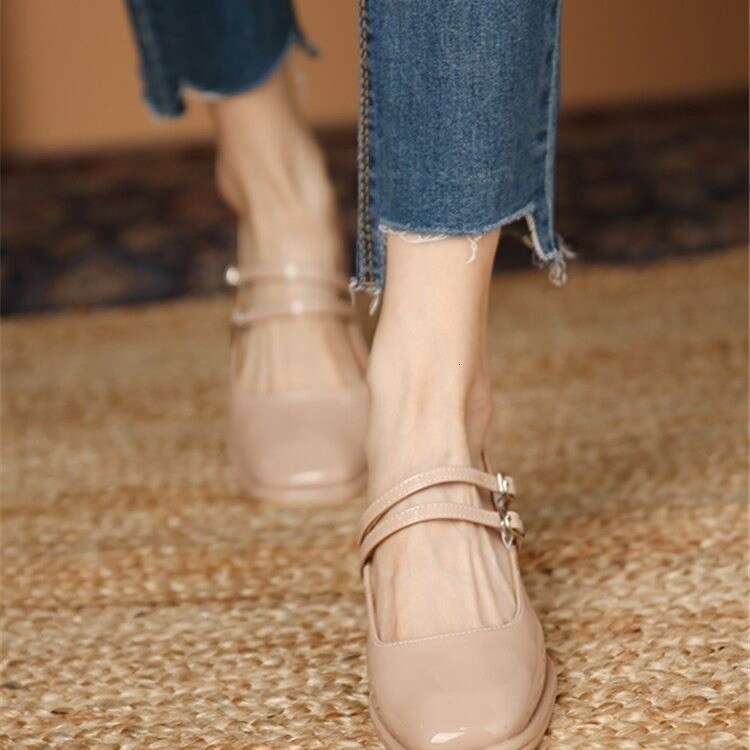 Mary Jane High Heels for Women, Small Size, Versatile Shallow Mouth Single Shoes, Red, 2023 New Style, Chunky Heel, Round Toe, One Strap