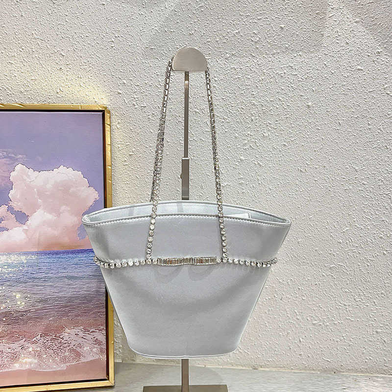 Simple Socialite Large Capacity Tote Bag Fashion New Commuter Underarm Bag with Diamond Chain Single Shoulder Handbag