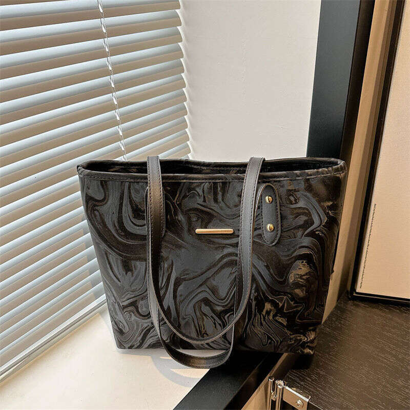 Large Capacity 2025 Summer New High-End Versatile Tote Bag Fashion Commuter Shoulder Handbag for Women